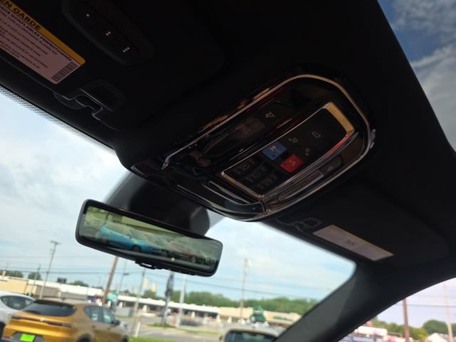 Used 2025 Jeep Grand Cherokee Summit AWD/4WD image 33