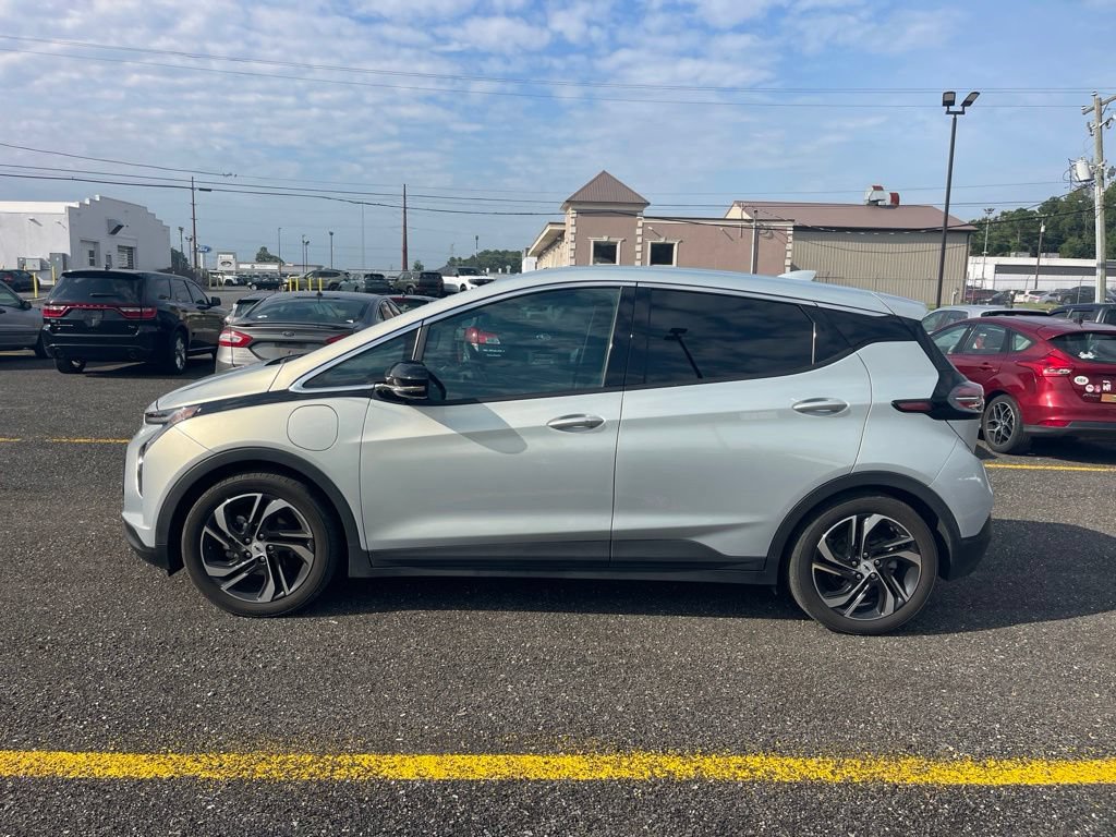Used 2023 Chevrolet Bolt LT w/ Infotainment Package FWD image 2