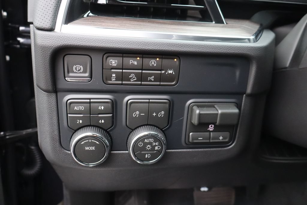 New 2026 Chevrolet Suburban Premier AWD/4WD image 17