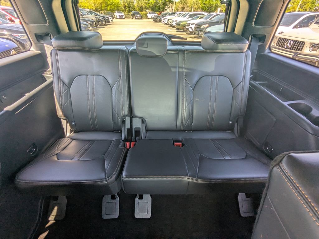 Used 2023 Ford Expedition Platinum image 3