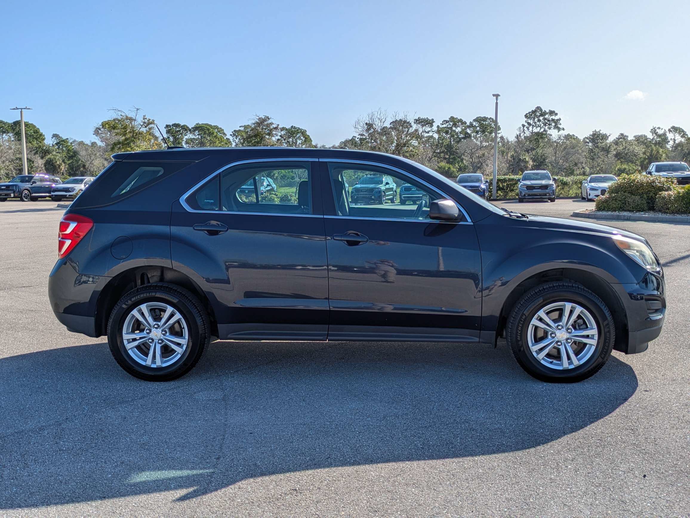 Used 2016 Chevrolet Equinox LS AWD/4WD image 3