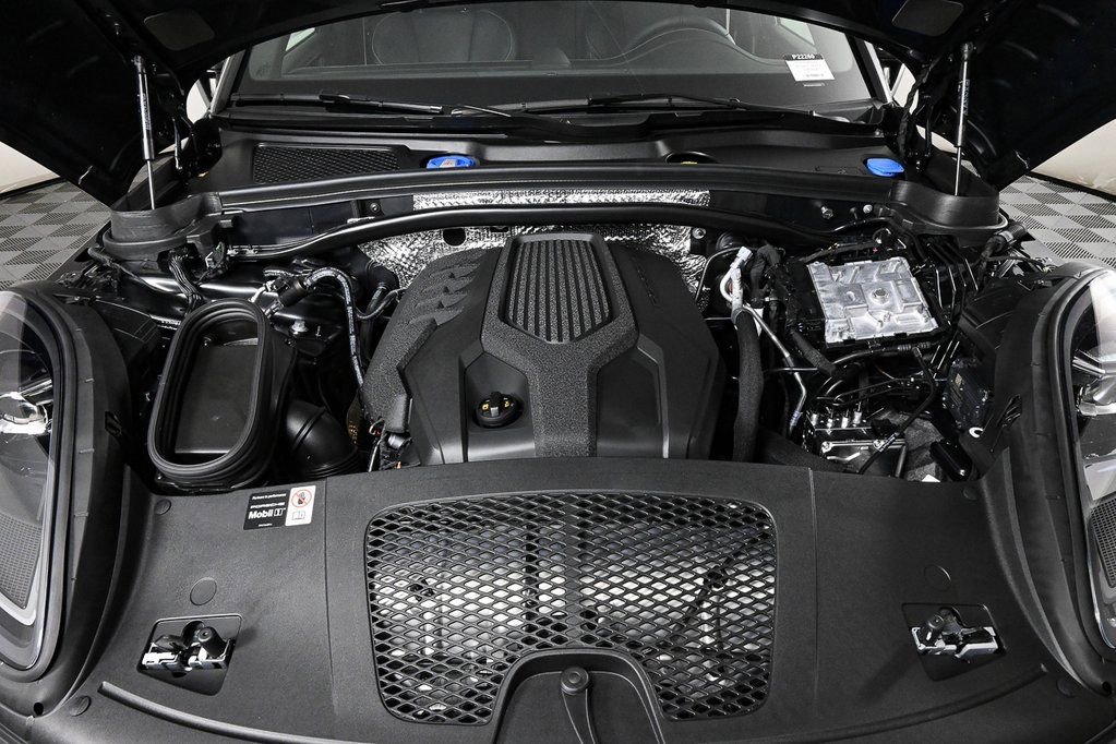 Certified 2026 Porsche Macan AWD/4WD image 34