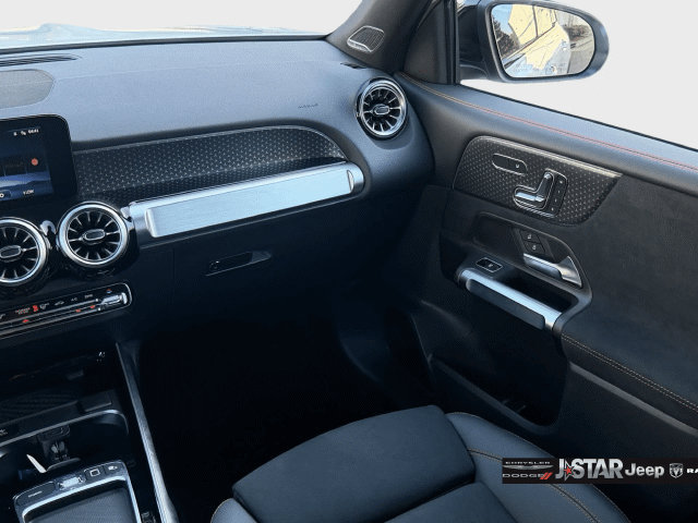Used 2026 Mercedes-Benz GLB 35 AMG 4MATIC image 17