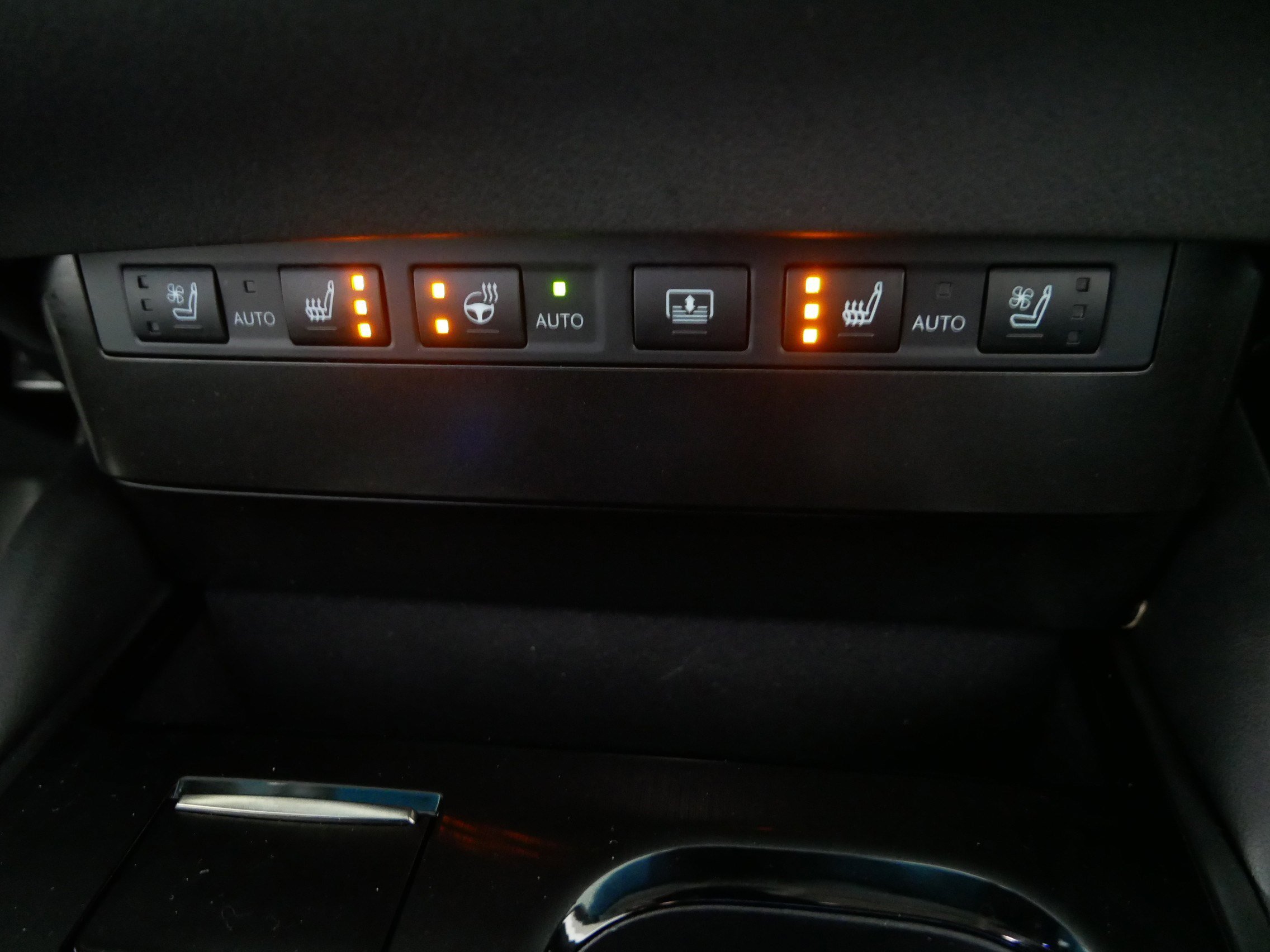 Used 2023 Lexus ES 350 Ultra Luxury w/ Accessory Package (Z1) image 29