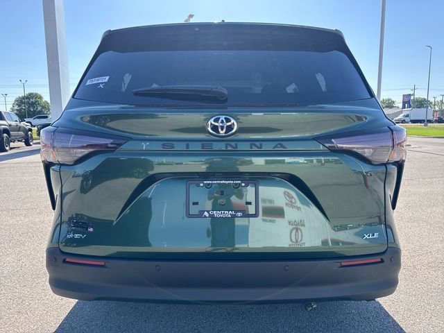 New 2026 Toyota Sienna XLE image 5