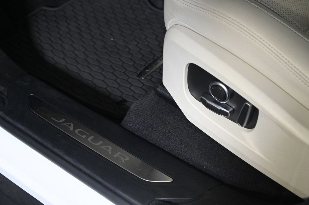 Used 2022 Jaguar F-PACE S image 20