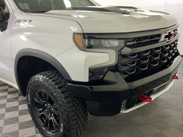 Used 2024 Chevrolet Silverado 1500 ZR2 image 10