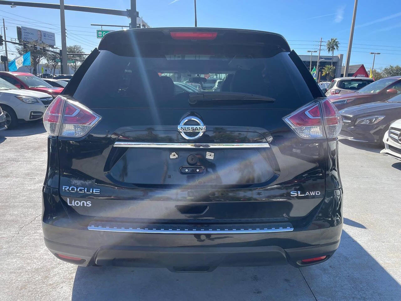Used 2016 Nissan Rogue SL w/ SL Premium Package image 2