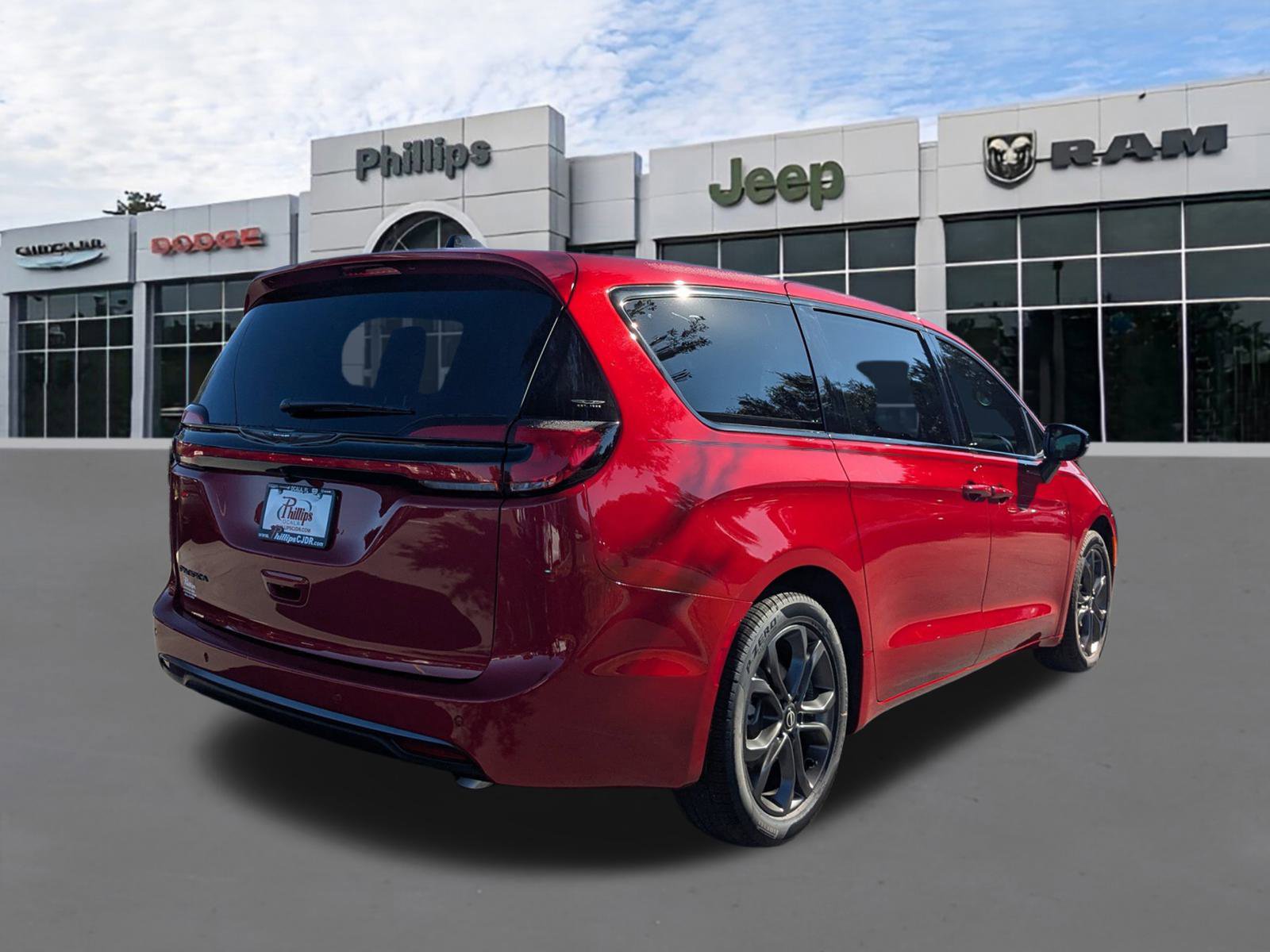 New 2026 Chrysler Pacifica Select image 3