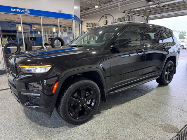 Used 2025 Jeep Grand Cherokee L Limited w/ Luxury Tech Group II AWD/4WD image 4