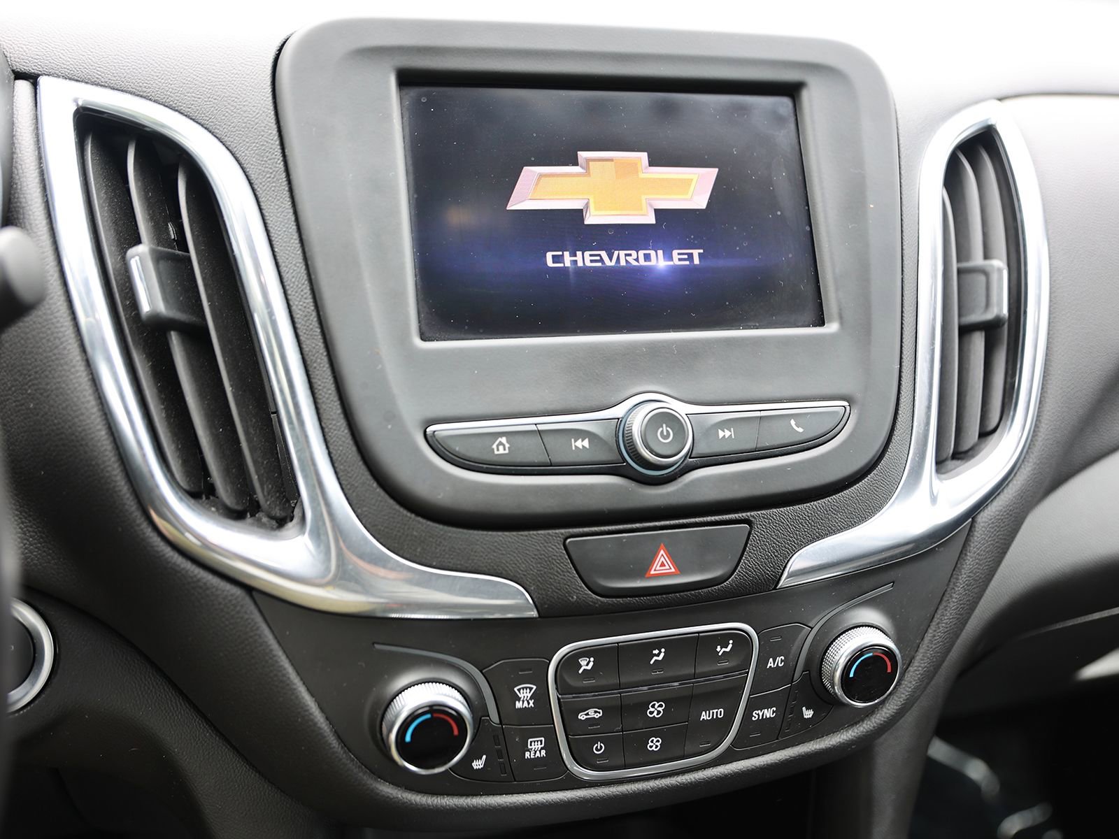 Used 2020 Chevrolet Equinox LT image 23