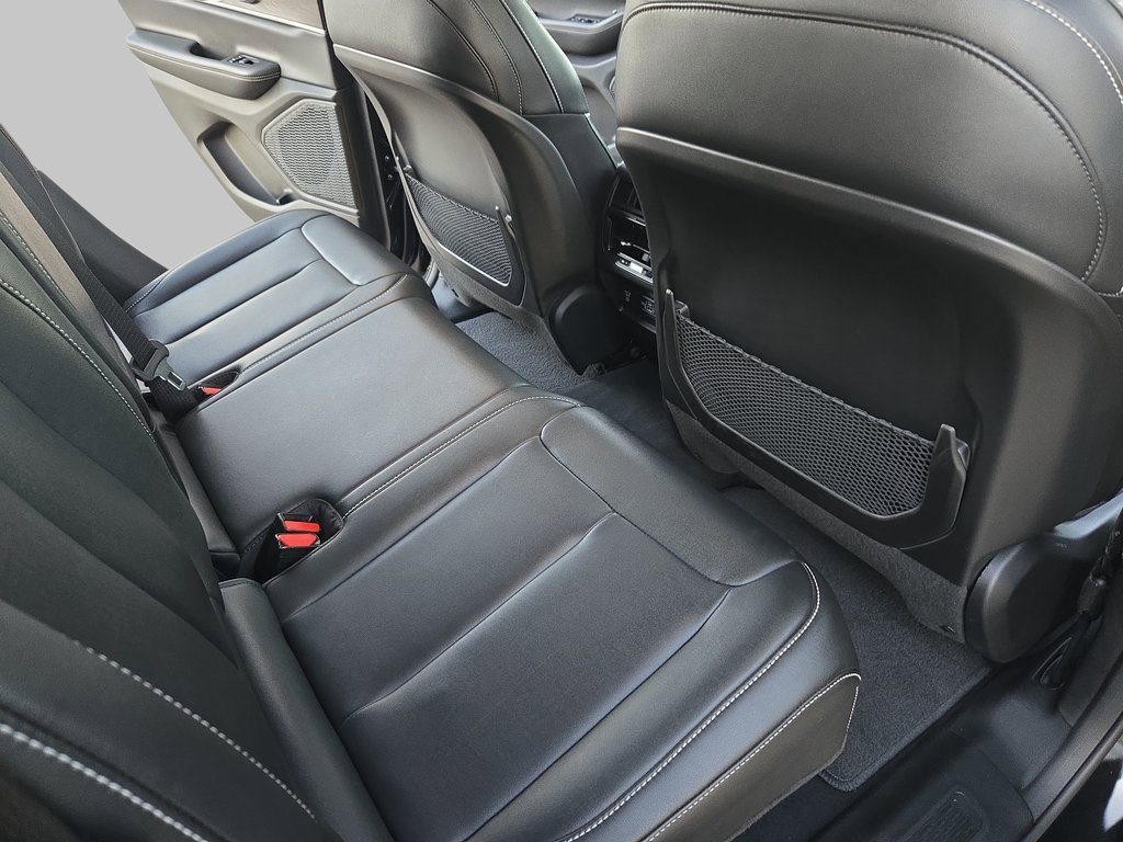 Used 2023 Jeep Grand Cherokee Limited image 12