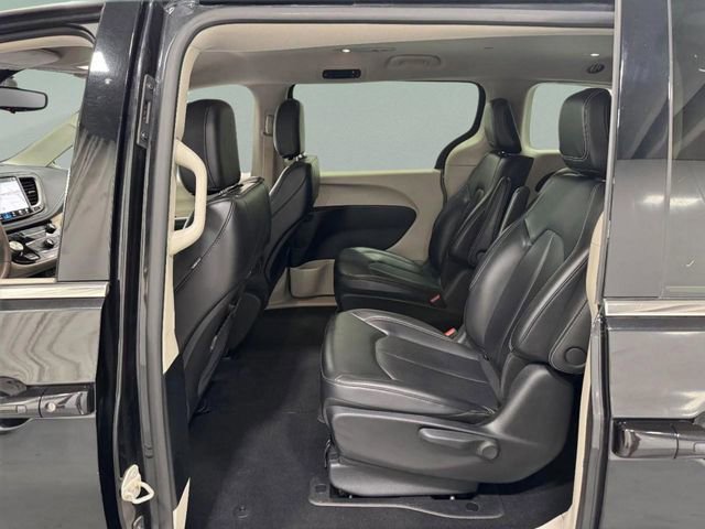 Used 2024 Chrysler Pacifica Limited FWD image 9