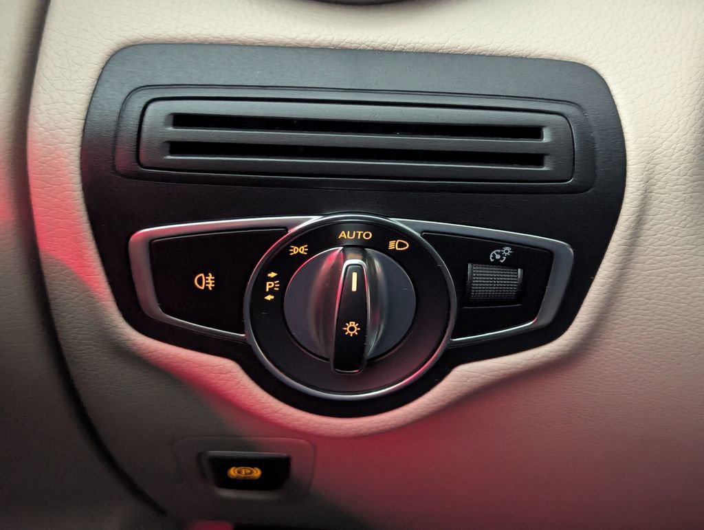 Used 2020 Mercedes-Benz GLC 300 image 47