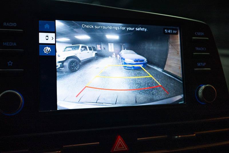 Used 2025 Hyundai Elantra SE FWD image 18