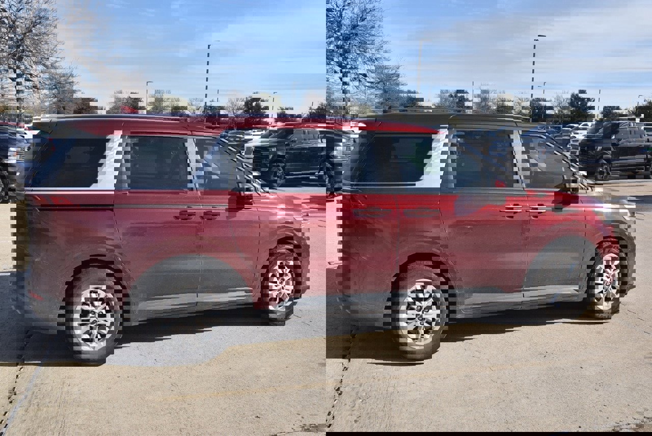 Used 2022 Kia Carnival LX image 6