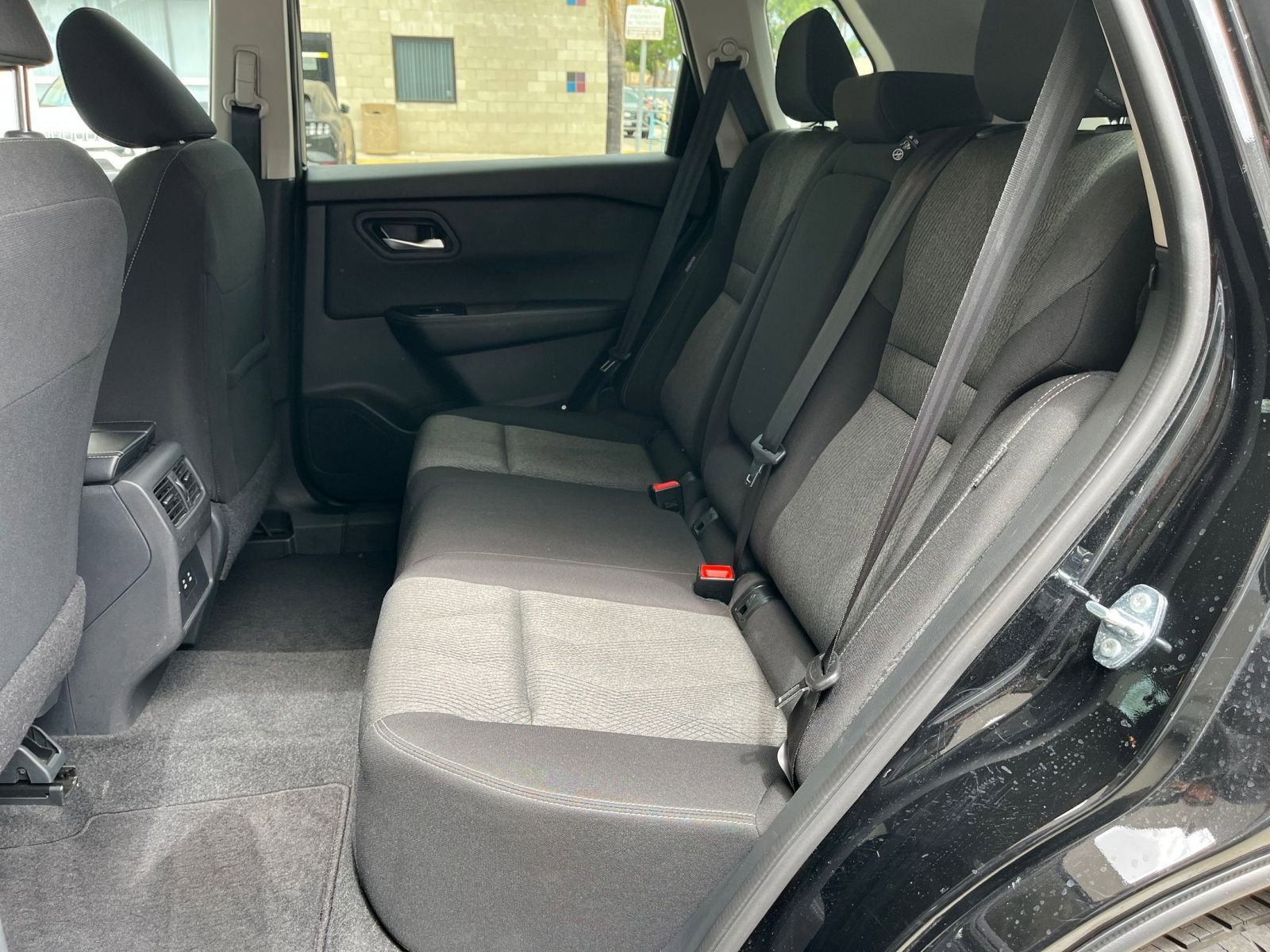 Used 2025 Nissan Rogue SV FWD image 28