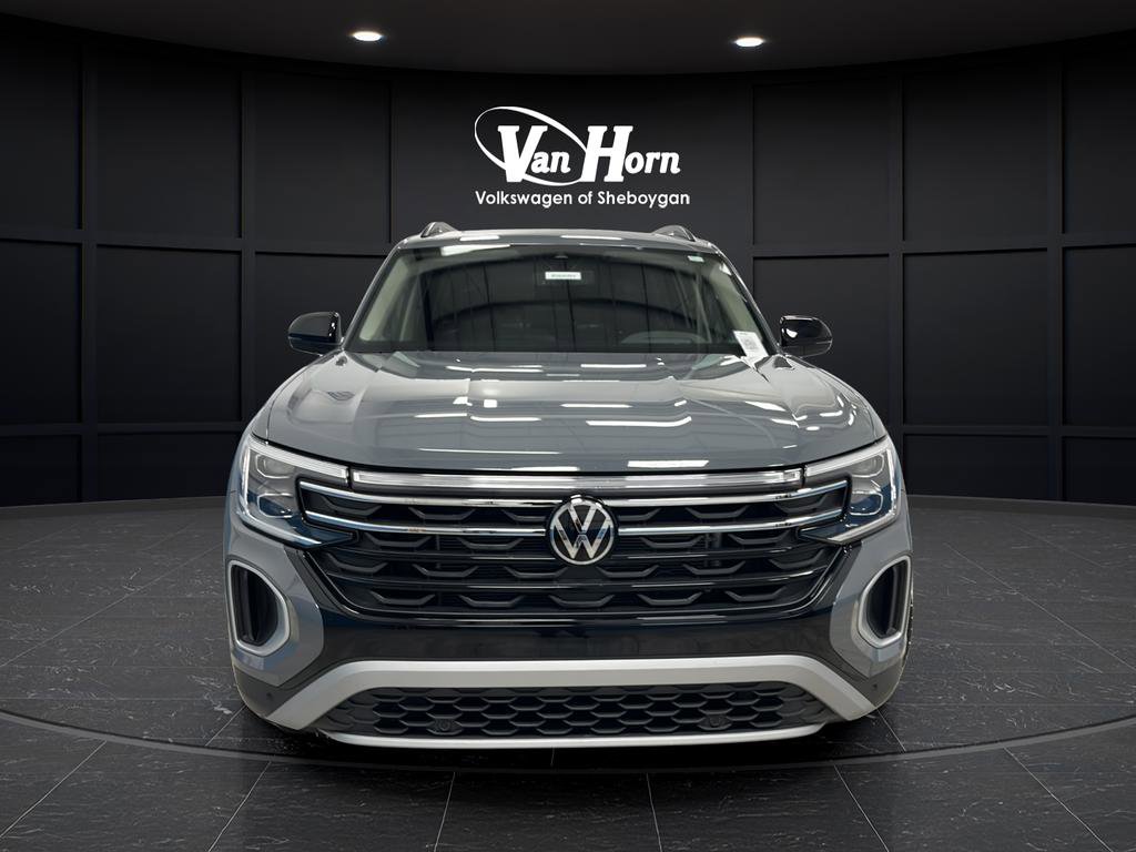 Used 2024 Volkswagen Atlas Peak Edition SEL image 2