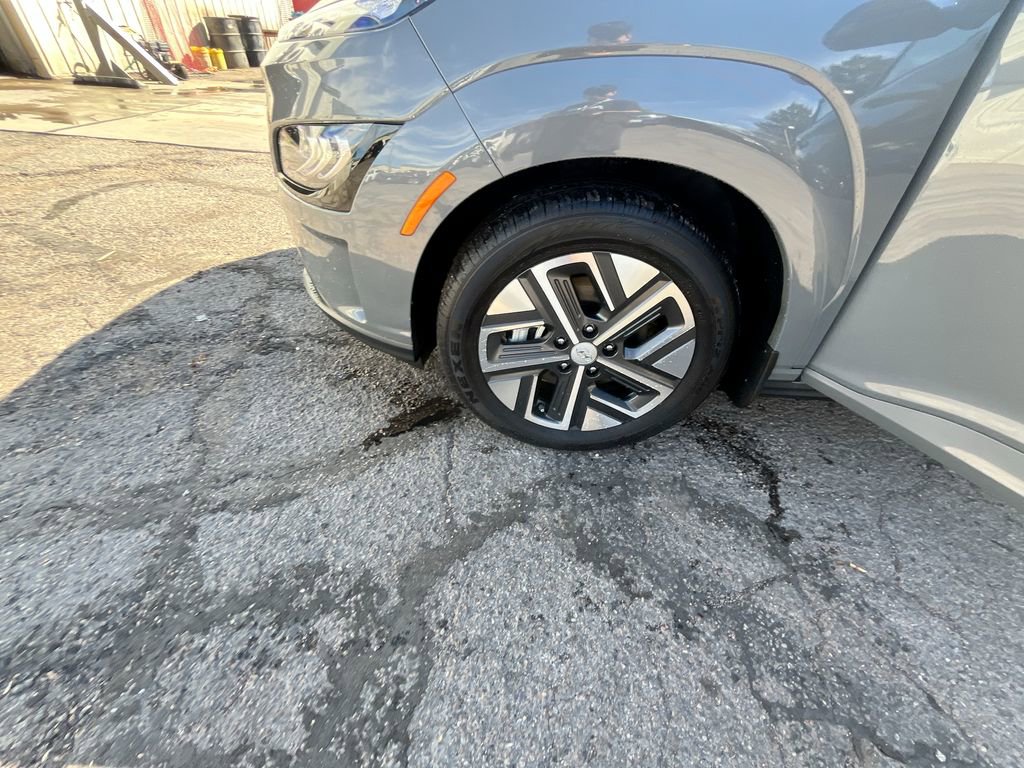 Used 2023 Hyundai Kona Limited image 21