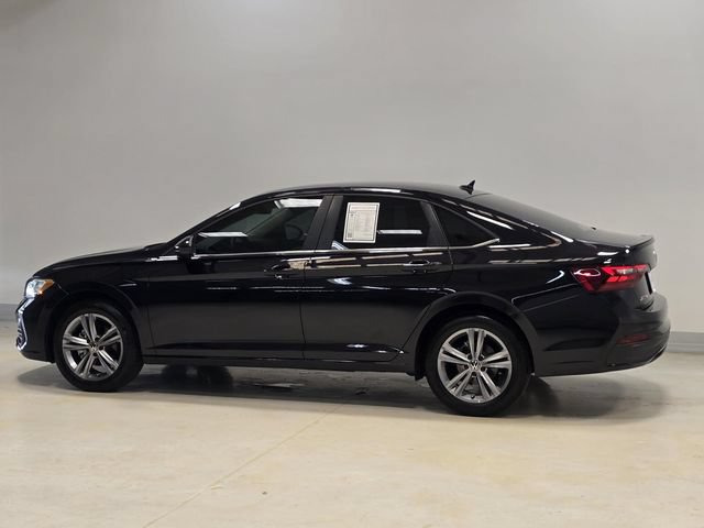 Used 2024 Volkswagen Jetta SE FWD image 4