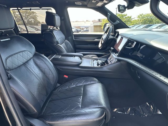Used 2023 Jeep Grand Wagoneer Series III w/ Rear Seat Video Group 1 AWD/4WD image 12