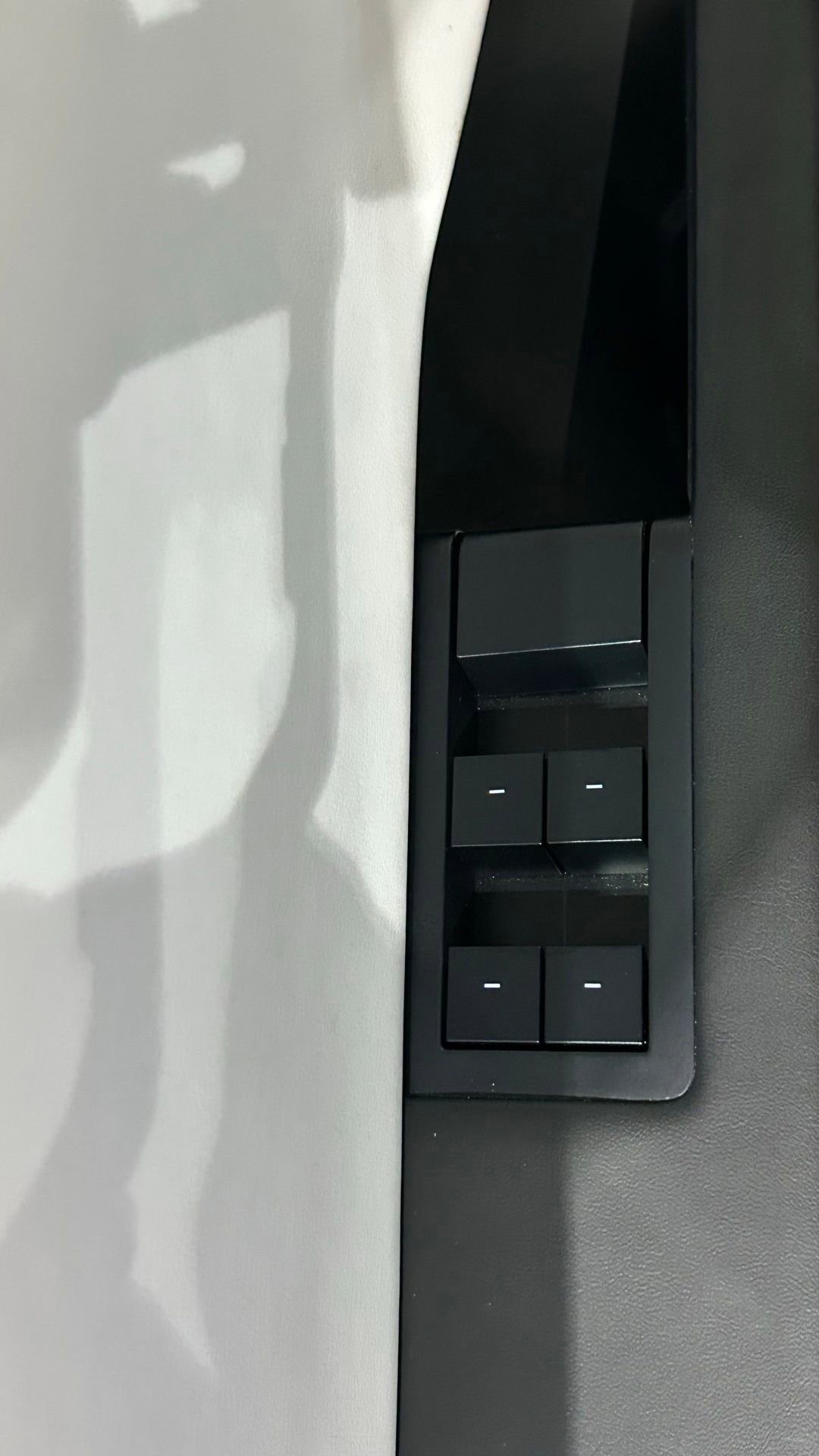 Used 2024 Tesla Cybertruck AWD Crew Cab image 40