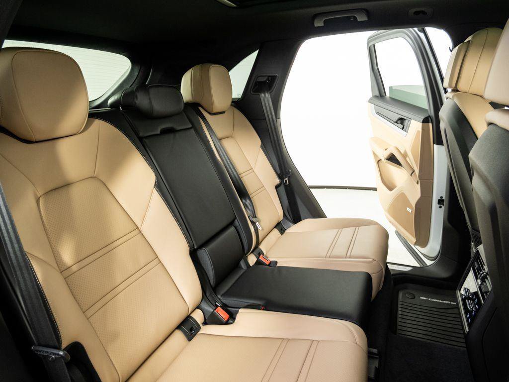 New 2026 Porsche Cayenne AWD/4WD image 23