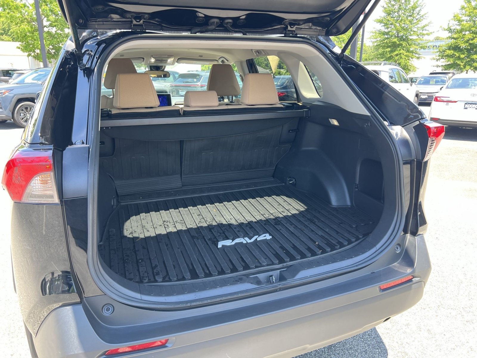 Used 2023 Toyota RAV4 LE AWD/4WD image 26