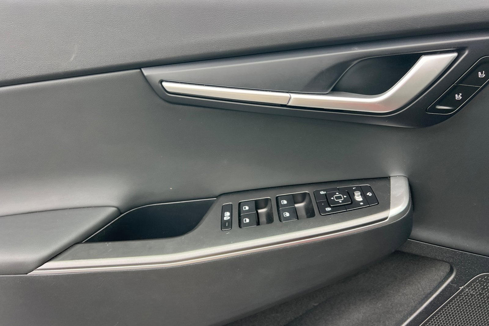 Certified 2024 Kia EV6 Light image 12