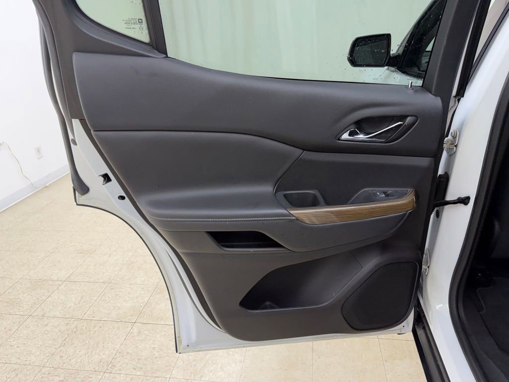 Used 2023 GMC Acadia SLE w/ Driver Convenience Package image 19