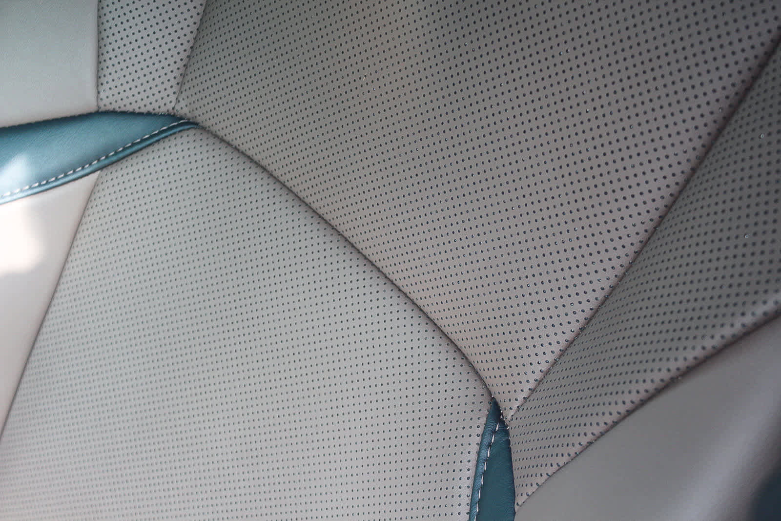 Used 2025 Lexus ES 300h w/ Premium Package image 30