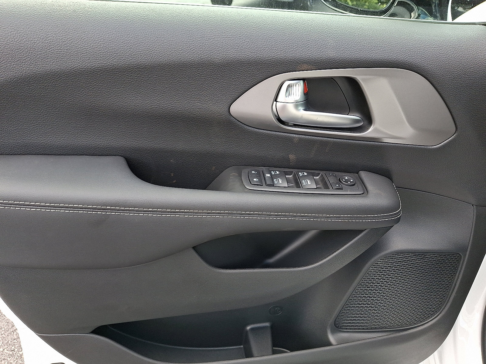 New 2026 Chrysler Voyager LX image 9