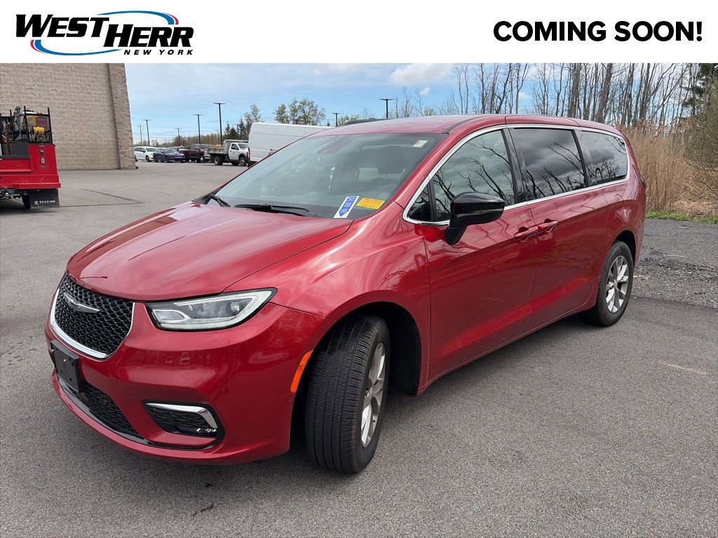 Used 2026 Chrysler Pacifica Select AWD/4WD image 4