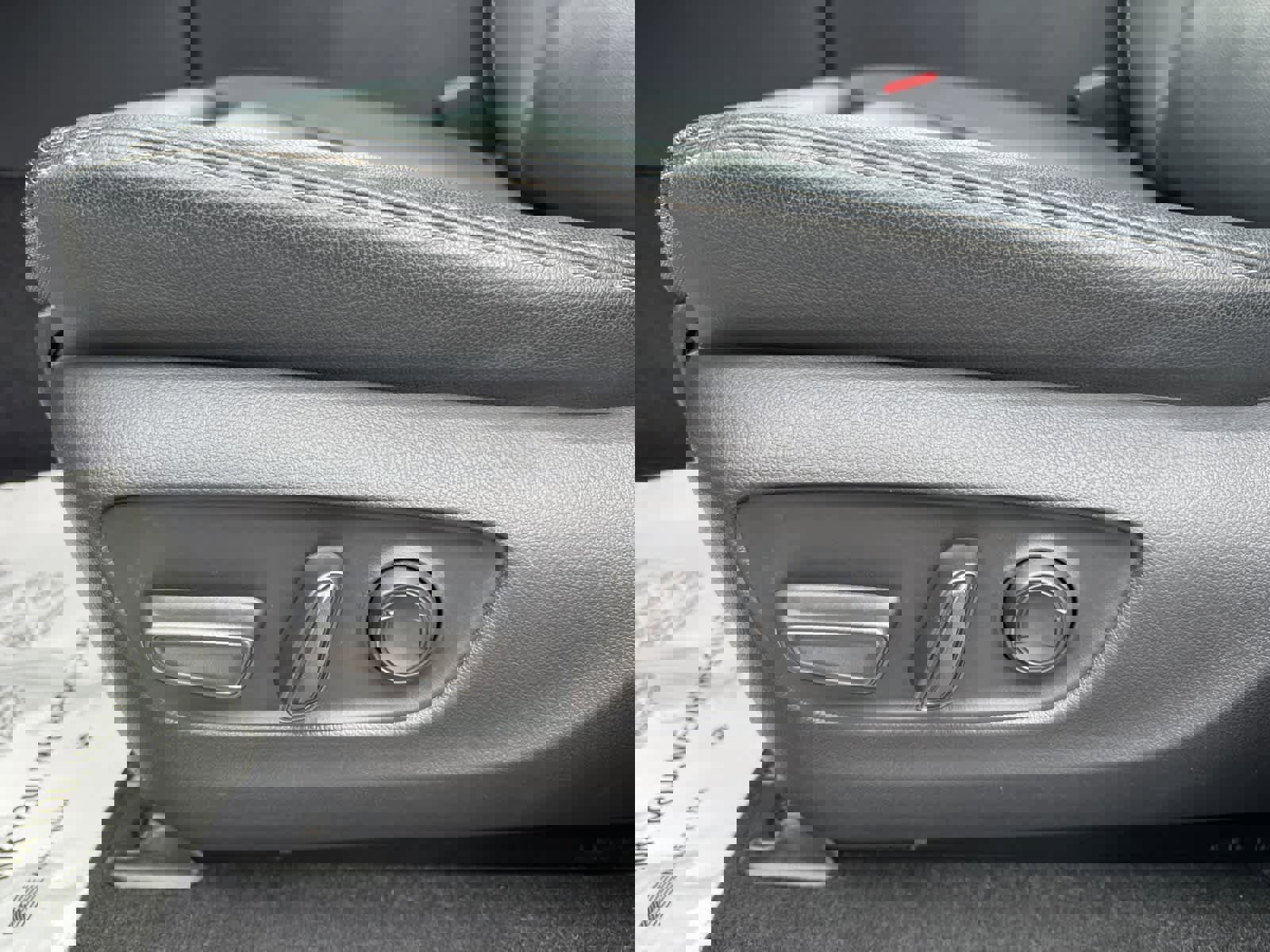 Used 2024 Toyota Land Cruiser w/ Premium Package image 17