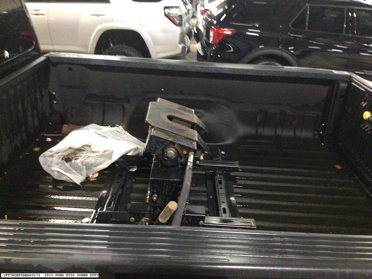 Used 2013 Ford F250 Lariat w/ Lariat Interior Pkg AWD/4WD image 10