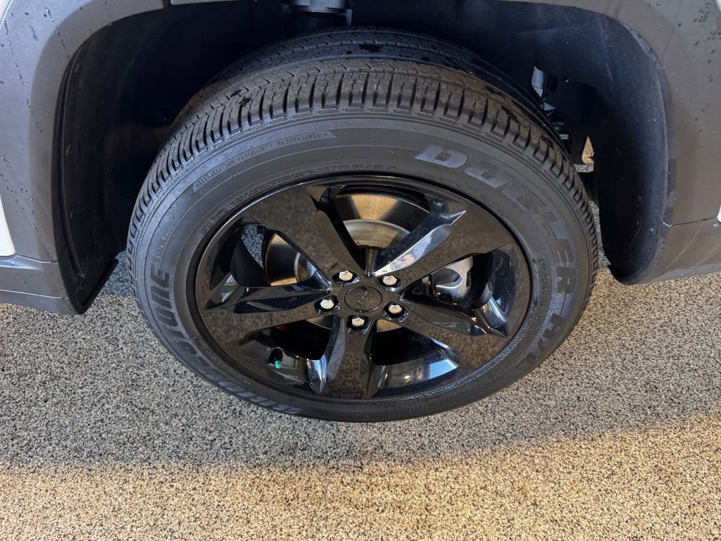 Used 2024 Jeep Grand Cherokee L Laredo image 11