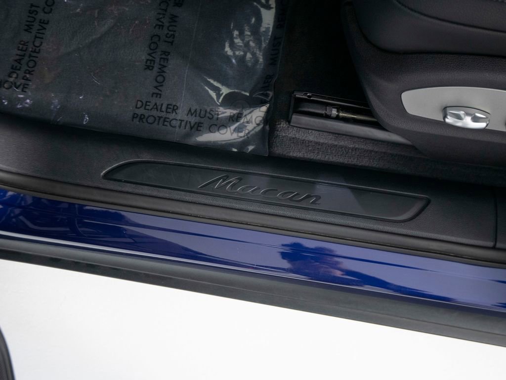 Certified 2025 Porsche Macan image 22