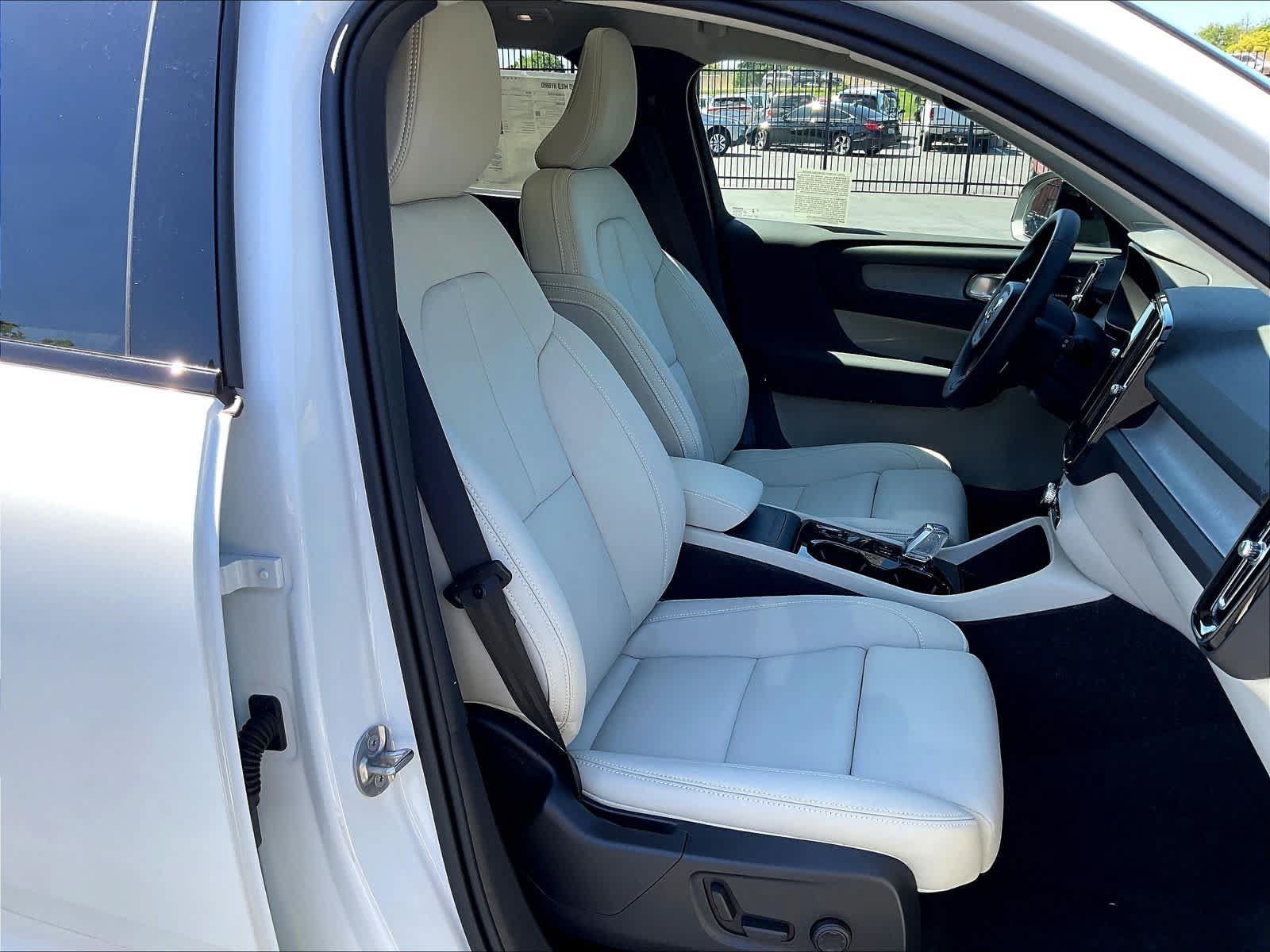 New 2026 Volvo XC40 B5 Ultra w/ Climate Package AWD/4WD image 31