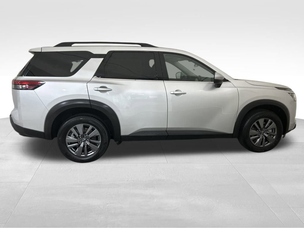 Used 2025 Nissan Pathfinder SV image 7