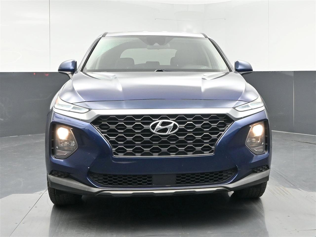 Used 2019 Hyundai Santa Fe SE image 2