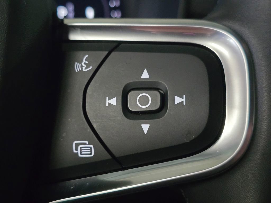 Certified 2024 Volvo XC40 B5 Plus w/ Protection Package Premier AWD/4WD image 33
