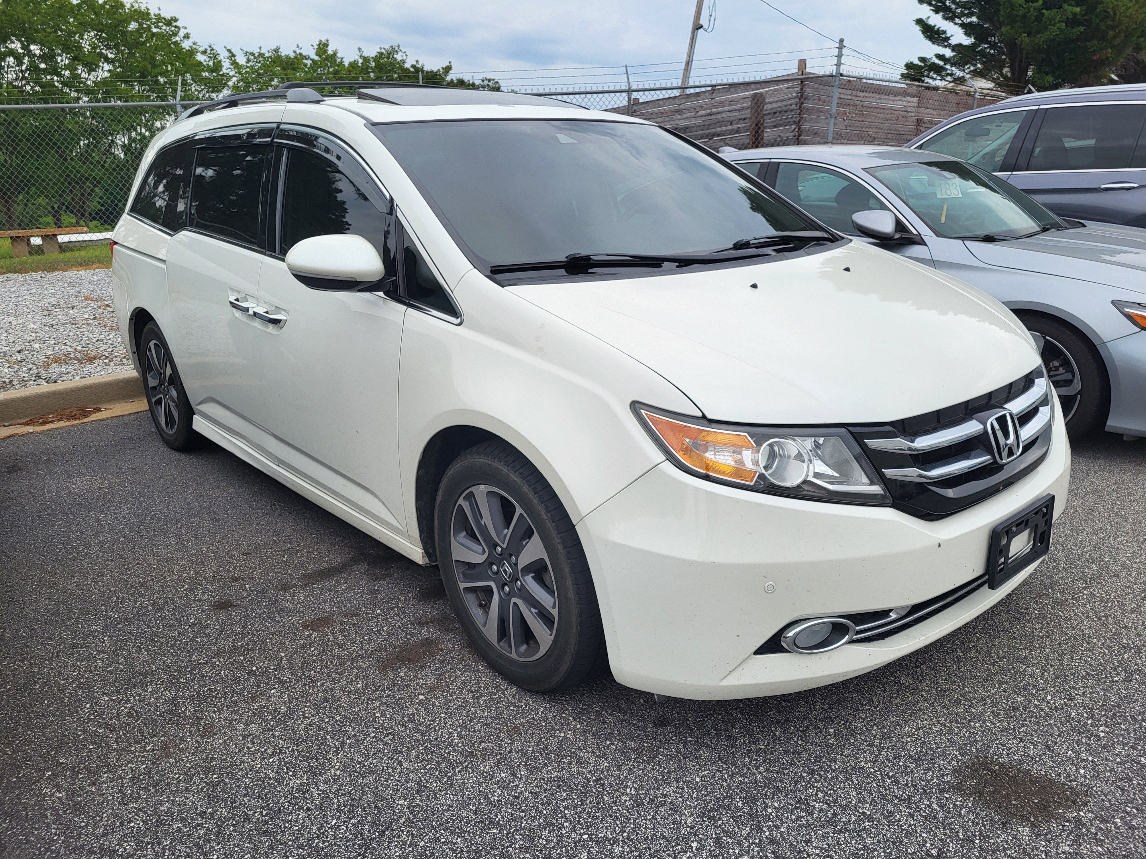 Used 2015 Honda Odyssey Touring Elite image 3
