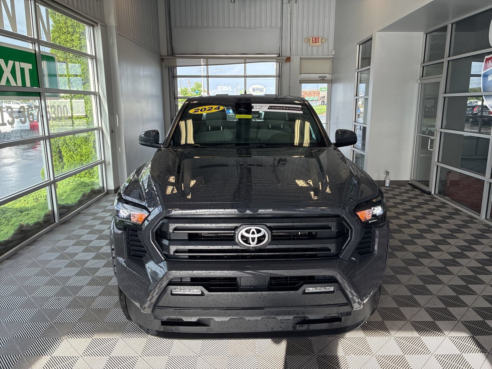 Used 2024 Toyota Tacoma SR5 AWD/4WD image 2