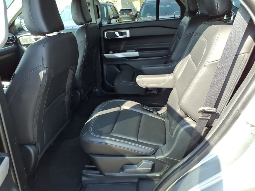 Used 2024 Ford Explorer XLT w/ Equipment Group 202A AWD/4WD image 11