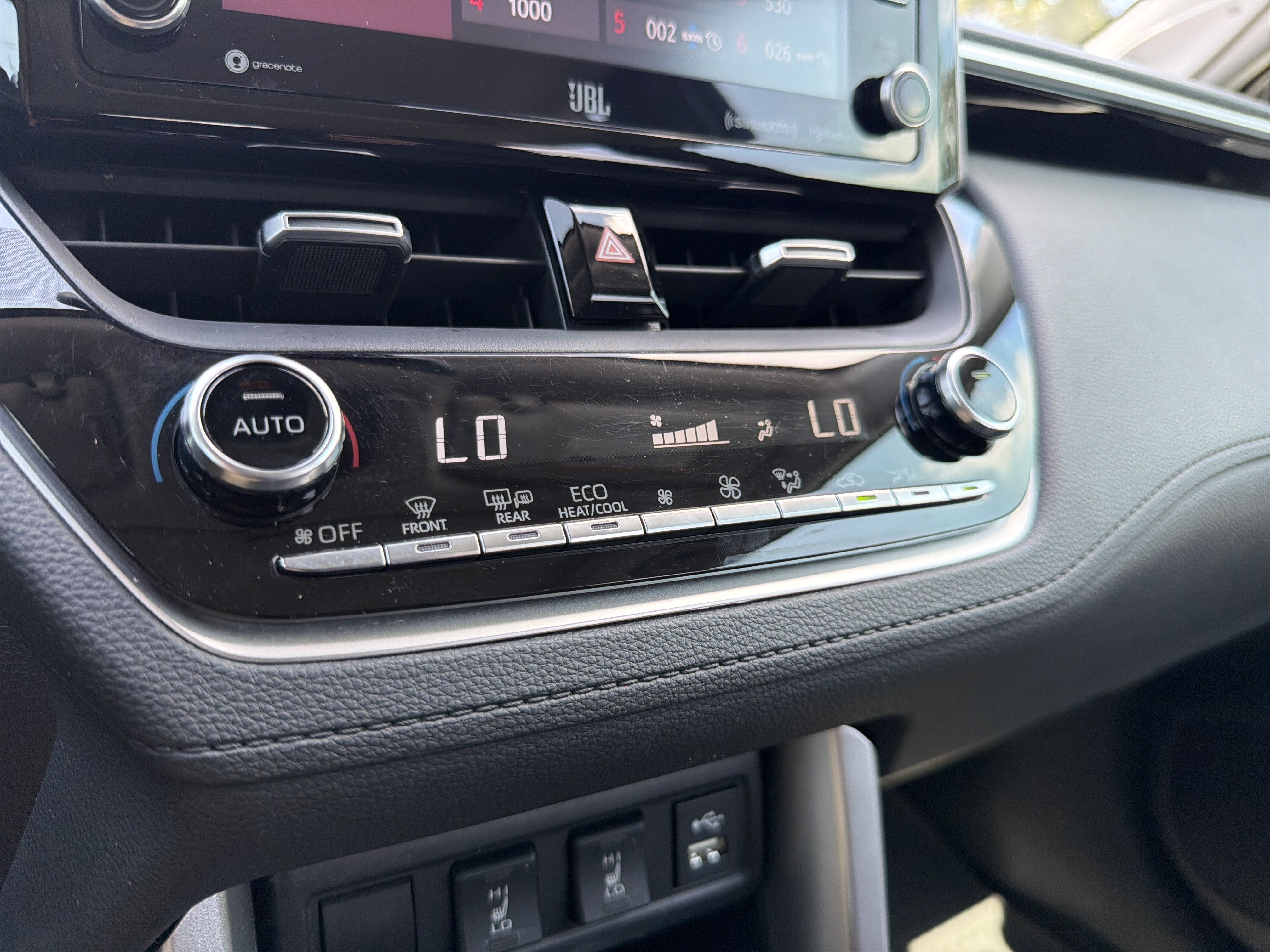Used 2022 Toyota Corolla Cross XLE w/ Convenience Package FWD image 26
