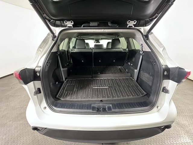 Used 2022 Toyota Highlander XLE image 16