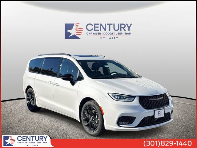 New 2026 Chrysler Pacifica Limited image 1