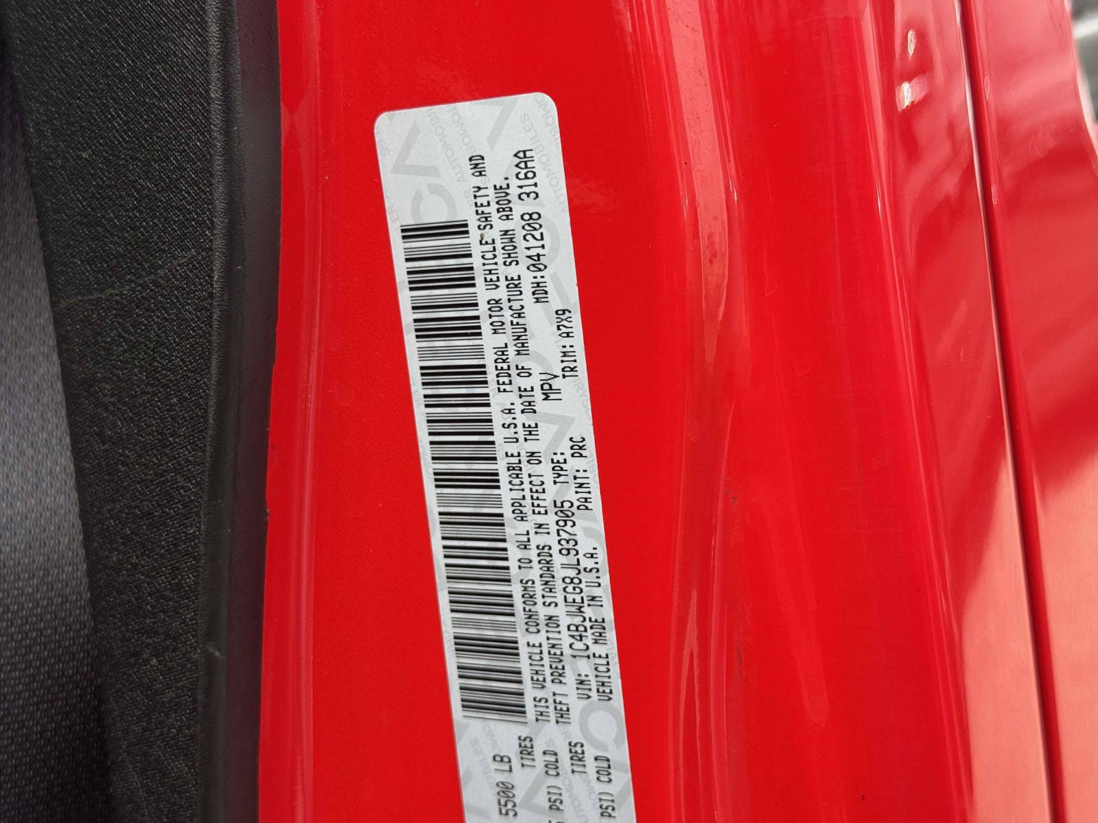 Used 2018 Jeep Wrangler Unlimited Sahara w/ Connectivity Group AWD/4WD image 31
