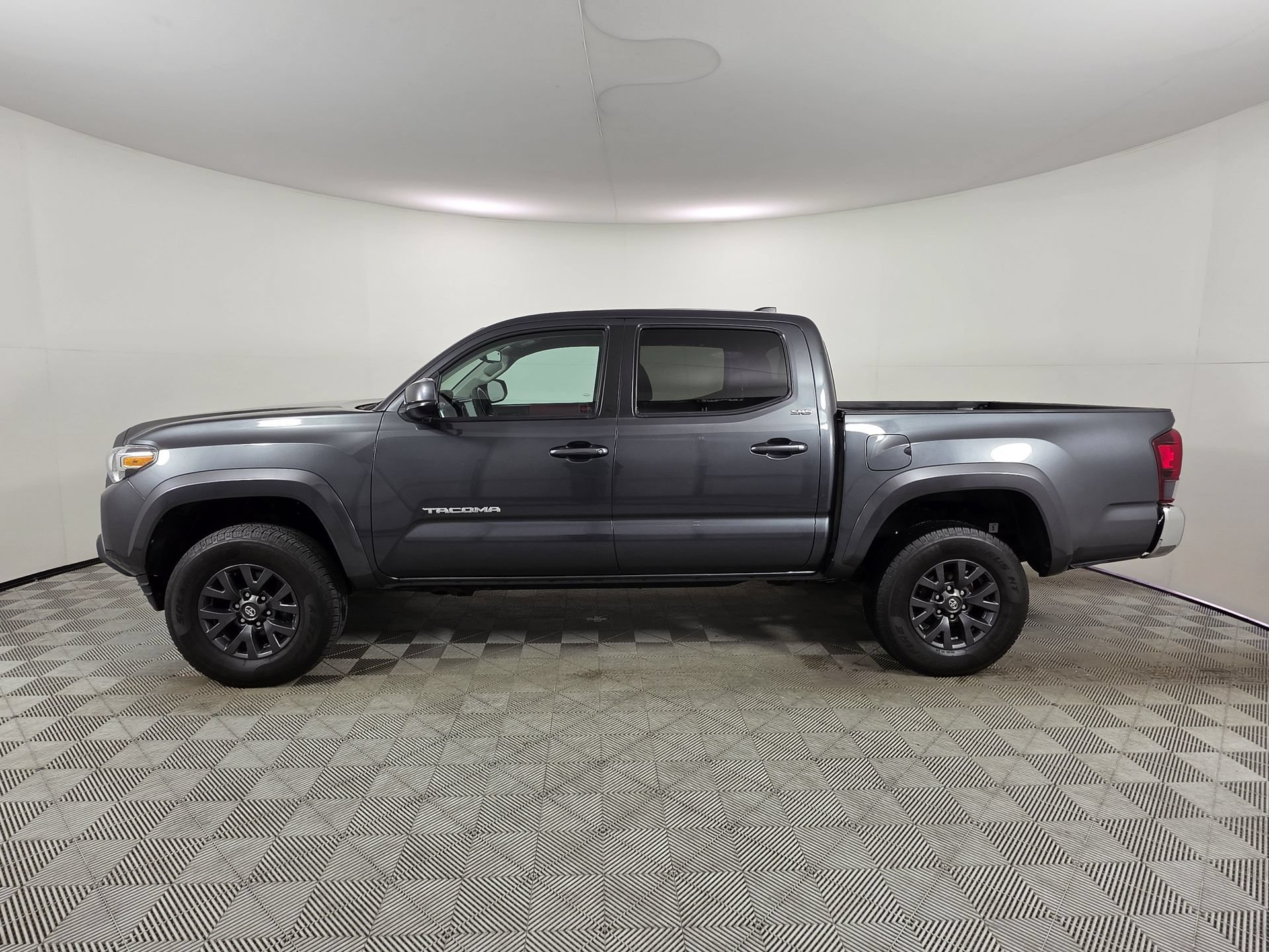 Used 2023 Toyota Tacoma SR5 AWD/4WD image 38