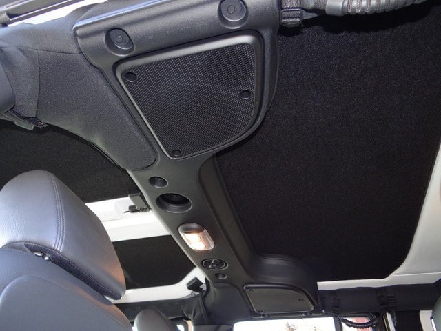 Used 2015 Jeep Wrangler Unlimited Rubicon w/ Connectivity Group AWD/4WD image 24